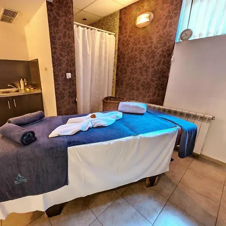 In Belvedere Holiday Club F403 Апартаменти *