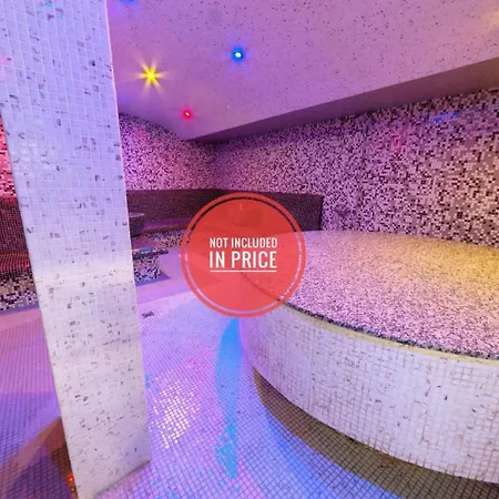 In Belvedere Holiday Club F403 Апартаменти *